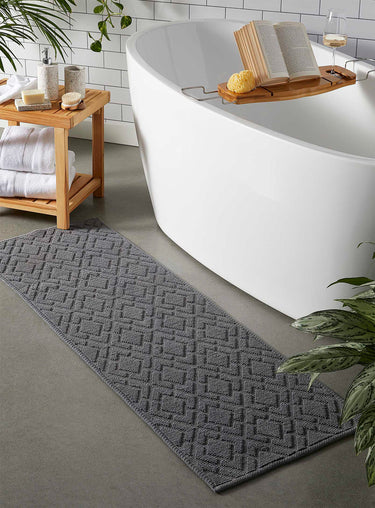 Large embossed diamond bath mat